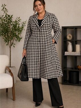 Torrid x Marilyn Monroe Fit & Flare Houndstooth Peacoat - Black & White